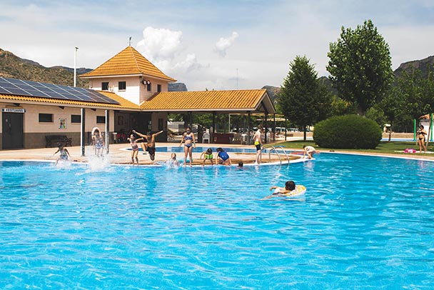 Sommerpool, Splash Park und beheizter Pool