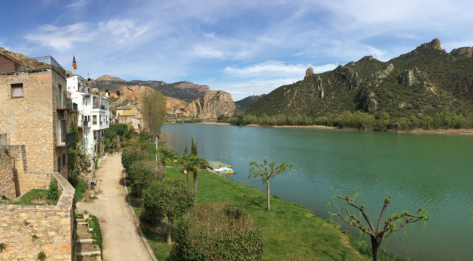 Réservoir de Sant Llorenç de Montgai depuis la terrasse du bar de Sant Llorenç.